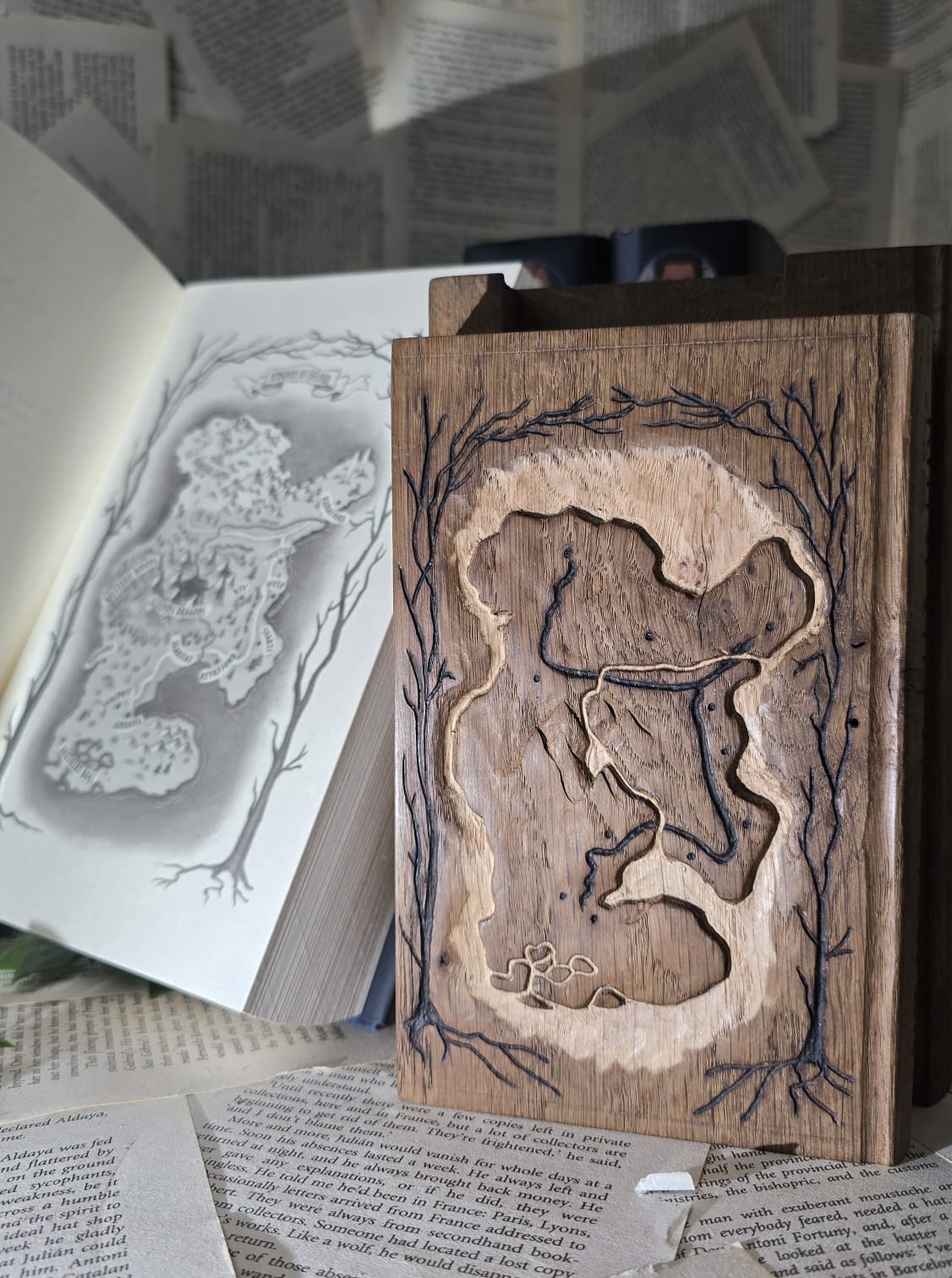 'Kingdom Of Íseldur' Bookmark Storage Bookend